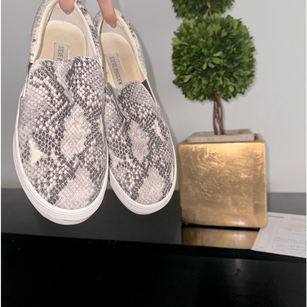 Steve Madden snakeskin cute shoes